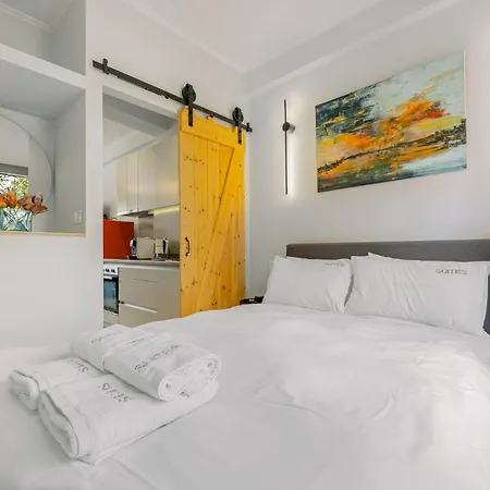 Intown Apartment *